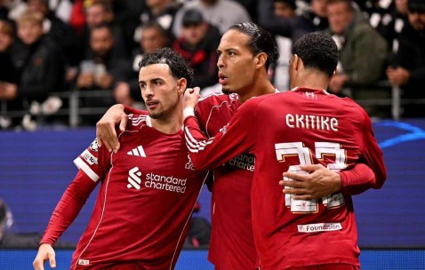 9分钟3球！利物浦欧冠惊天逆转，萨拉赫8年来首次连续坐冷板凳