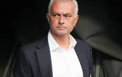 无耻！7次下课狂赚1亿违约金！穆帅3周投敌，这套路骗到本菲卡？