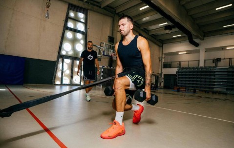 东契奇当选男士健康封面人物 休赛期一天两练+间歇性禁食