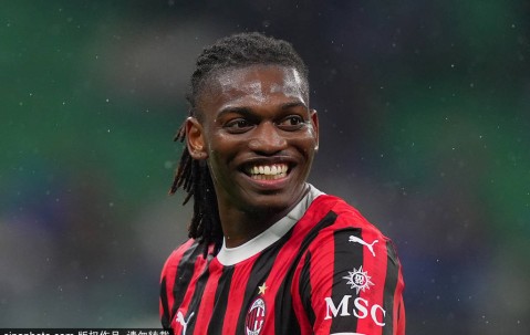 惊爆！利物浦正式询价莱奥！拜仁秘密会谈曝光，米兰死守1.3亿防线！