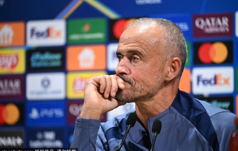 摩纳哥主帅许特尔下课：战术失误与更衣室管理的双重危机