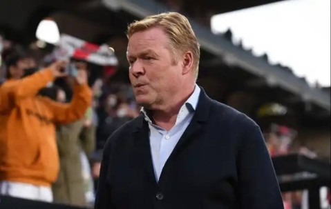 荷兰中卫卷疯了！曼联铁卫数据碾压仍落选，科曼：选谁都心疼