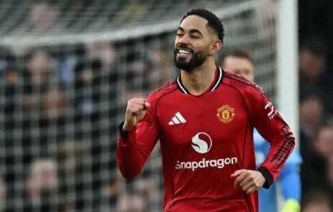 随着曼联3-2绝杀，维拉0-1小蜜蜂，热刺2-2曼城，英超积分榜出炉