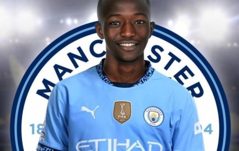 记者：巴黎18岁前锋桑加雷自由身加盟曼城，签约5年