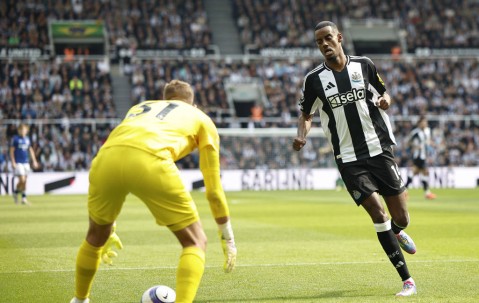 利物浦1.3亿英镑求购伊萨克，英超转会市场风云再起