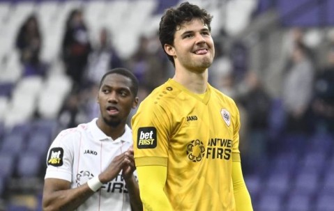 英媒：曼联正加紧推进安特卫普门将森纳-拉门斯的转会