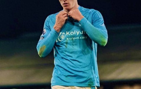 1亿英镑对决！曼联为击败曼城拼了，但砸钱买人真的能解决问题吗？