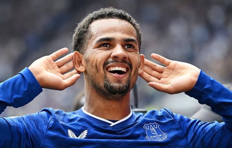 4球1助攻！25岁非洲天才边锋闪耀英超，三大豪门疯狂争夺中