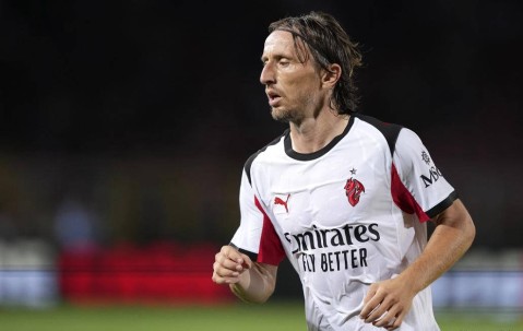 AC米兰计划再次签下经验丰富的老将，目标锁定两名球员