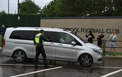 伊萨卡到达利物浦，1.3亿英镑刷新英超纪录，纽卡签2大进攻手