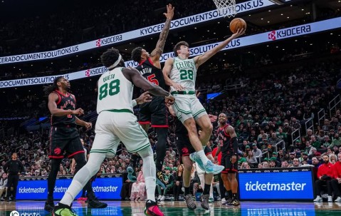 莺歌缺阵布朗25+8+7 普理查德27+8绿军终结猛龙3连胜