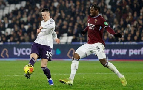 谢什科绝平曼联1-1守住前四！卡里克明显犯错，真正考验已经到来