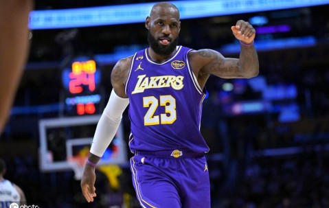 出场就是神！詹姆斯单核领军砍三双 揽下湖人前23分