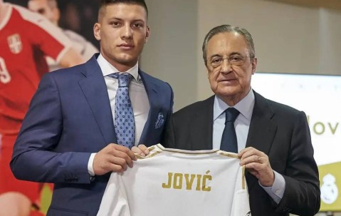 从法兰克福买前锋须谨慎！皇马、曼城都吃过亏，利物浦买埃基蒂克风险太大