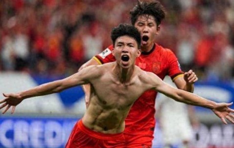 留洋反转！王钰栋拒曼城百万年薪，范志毅牵线法甲中资队