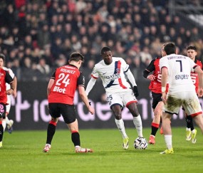 法甲争冠白热化:1-3,巴黎圣日耳曼7连胜终结,多赛一场仅领先2分