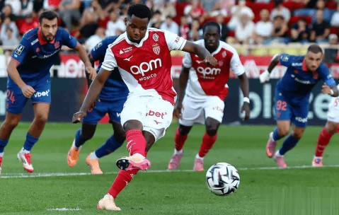 巴萨天降横财！昔日废柴法甲5场轰6球，英超3队求购