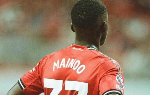 曝曼联新帝星坚持要离队，阿莫林强留！芒特库尼亚受伤有助其出场