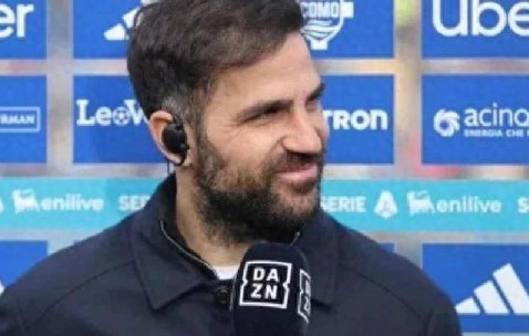 2-0完胜！科莫队意甲首轮开门红，新星任意球破门，主帅赞其天赋努力兼备