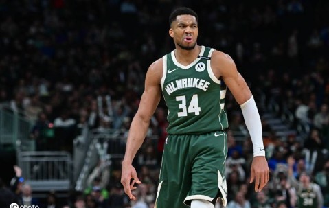 字母哥因新冠缺席媒体日 线上形式接受采访