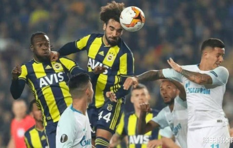 欧冠生死战! 费内巴切主场誓逆转，穆帅对决范 佩西上演战术博弈