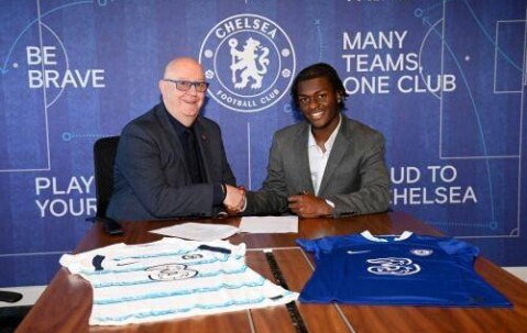 TA：切尔西19岁前锋拒绝续约想离队，曾在队内对抗赛干一线队两球