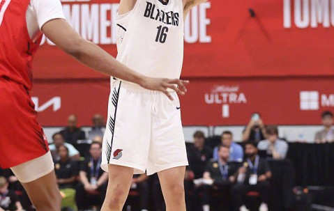 杨瀚森：队友弥补了我的不足 希望利拉德早日回归