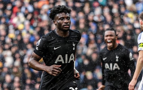 2-1！热刺终结2连平，库杜斯独造2球打出身价，弗兰克还是太稳了