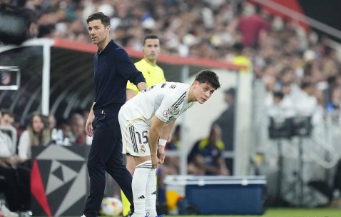 皇马中场大洗牌：“废太子”居莱尔惨败给全能战士卡马文加，西超杯命运悬疑