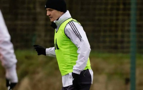 马奎尔伤情曝光卡里克如释重负！队友盼其续约，称曼联若让他走太离谱