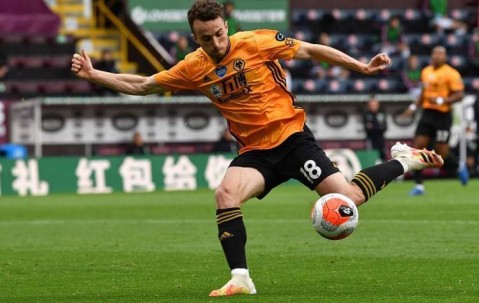 效力球队三个赛季，狼队推出今年若塔的场刊