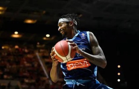 前太阳球员将加盟法甲联赛，他在欧洲赛场表现如何？