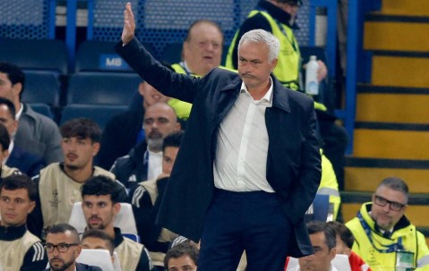 穆帅重返切尔西全场起立鼓掌 致敬之余霸气化解客队球迷嘘声