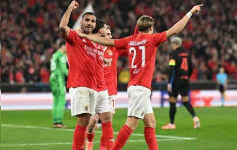 穆帅暴怒！费内巴切2点球遭无视+绝杀被吹，3000万欧悬了