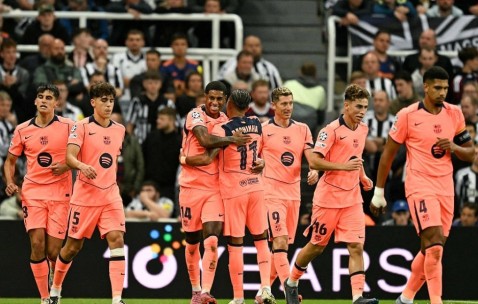 从曼联黯淡到巴萨耀眼！欧冠新星崛起，笑到最后？