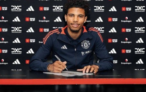 记者：曼联19岁左边锋伊桑-威廉姆斯合同仅剩一年，比利时2队关注