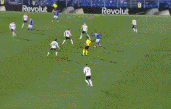 2-0,21岁皇马旧将妙传，38岁法布雷加斯率队12场不败，逼近意甲榜首