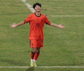 5场5球6助攻！16岁万项官宣加盟欧战豪门，官媒连发2篇报道祝福