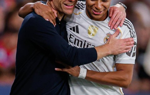 将帅分歧！皇马巨星或加盟曼联巴萨放行莱万，3000万签下拉什福德