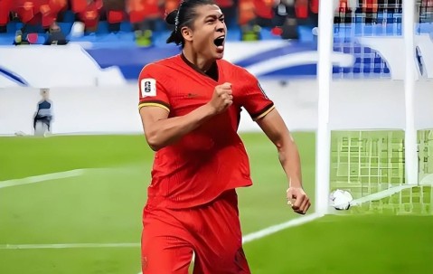 上港队如今在积分榜领跑成都蓉城两分，这就意味着俱乐部要是在后面比赛中不犯错