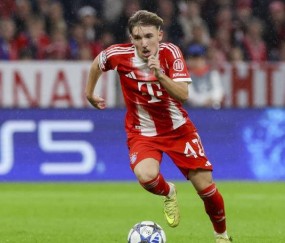 17岁边锋崛起：不断刷新欧冠德甲纪录，天赋绽放背后依靠孔帕尼的支持