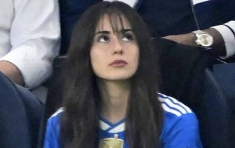 青春美艳女友督战居莱尔喜提欧冠MVP 浓眉大眼非网红脸