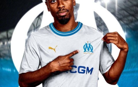 记者：前曼联青训安赫尔-戈麦斯自由身加盟马赛，谈妥3年合同