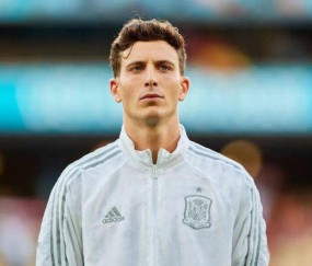 防线补强锁定目标！巴萨紧盯维拉后卫保·托雷斯，球员愿听报价盼重返西甲