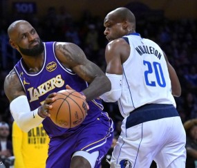 詹姆斯28+10+12里夫斯18分 湖人大胜送独行侠9连败