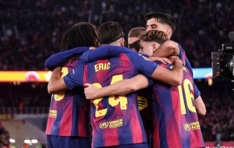 西甲榜首易主，积分争夺激烈，亚马尔两次助攻助巴萨大胜毕尔巴鄂竞技