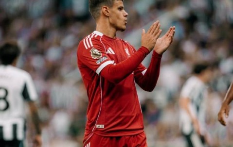 2场丢了4球！后防隐患爆发，科纳特心不在焉，利物浦赶紧换人吧