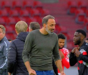 西甲版图迎新变局！48岁德甲旧帅马塔拉佐入主皇家社会，多线突围寄望新帅魔力