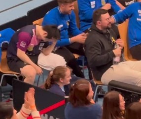 笑不活了!樊振东两度被逆转翻车,队友拿他头像模仿,小胖笑疯