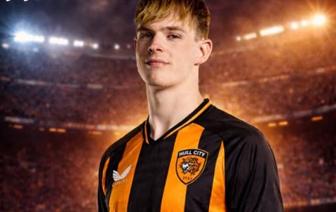 曼联滕哈格爱徒获报价，新帅定其去留！巴萨通知拉什福德将3500万买断